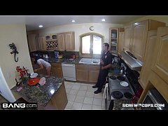 หนังโป๊ฝรั่ง สาวสวยสุดร่านเงียนหีไม่มีที่ลงเลยเรียกช่างทำบ้านมาแก้ขัดจัดกันในครัวสุดฟินจนน คลิปหลุดทางบ้าน คลิปโป๊ฝรั่ง ตั้งก