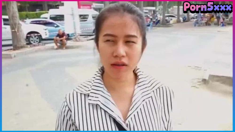 แม่ค้าสาวไทย หนุ่มใหญ่ฝรั่ง ซื้อดอกกุหราบ 1 ดอกให้ 2 พัน ถ้าไปห้องให้เพิ่มอีกเลยยอมไป โดนเ ขายหี ควยใหญ่ ฝรั่งเย็ดไทย